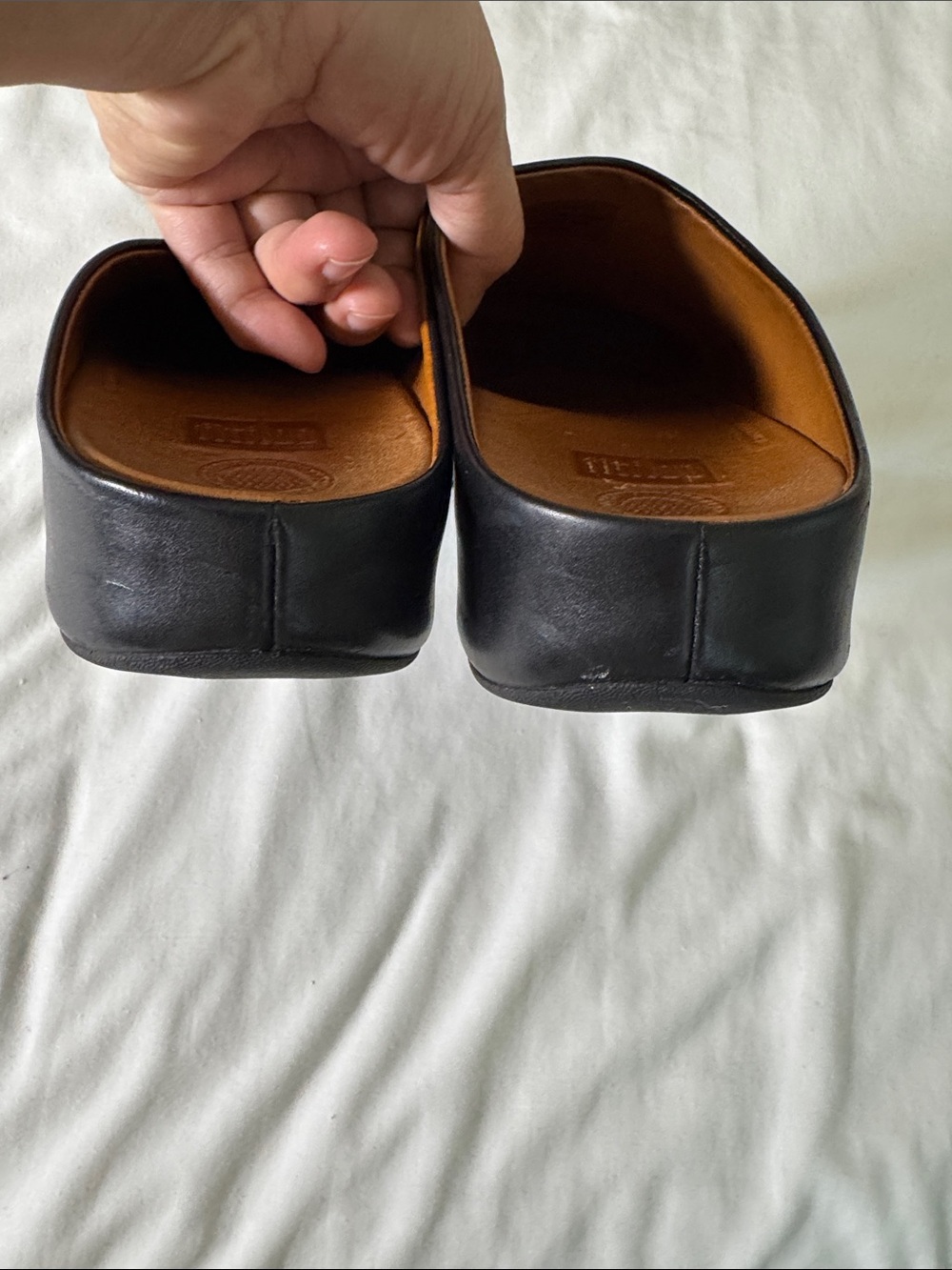 Fitflop Shuv Women’s Black Leather Slip-On Clogs with Tan Insole Sz 10 - Picture 6 of 7
